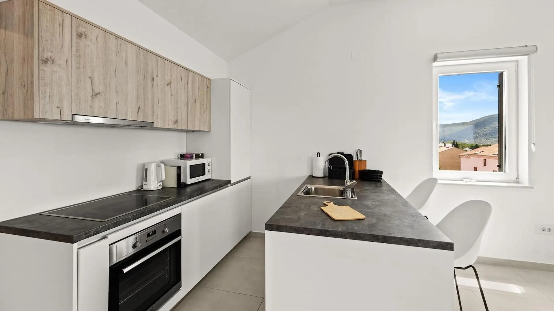 Enchanting Summer Apartment Cres