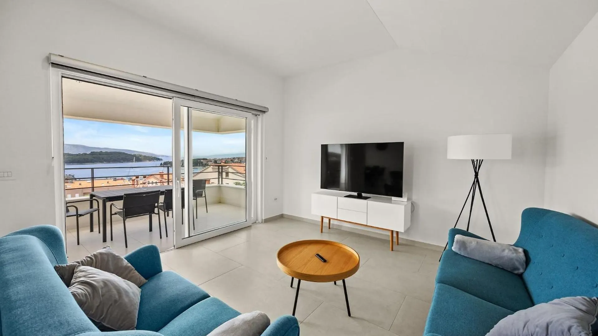 Enchanting Summer Apartment Cres