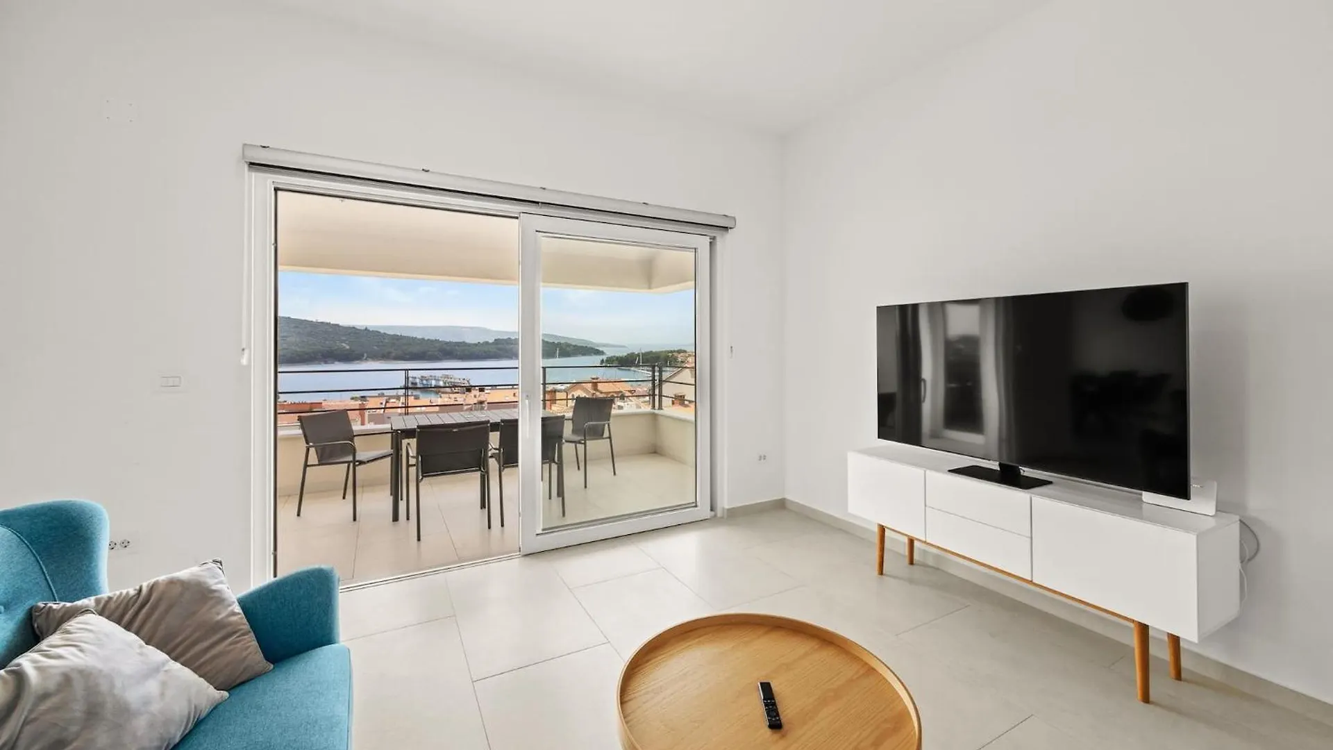 Enchanting Summer Apartment Cres
